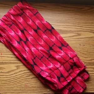*ON HOLD** Lularoe leggings with hearts, TC, NWOT